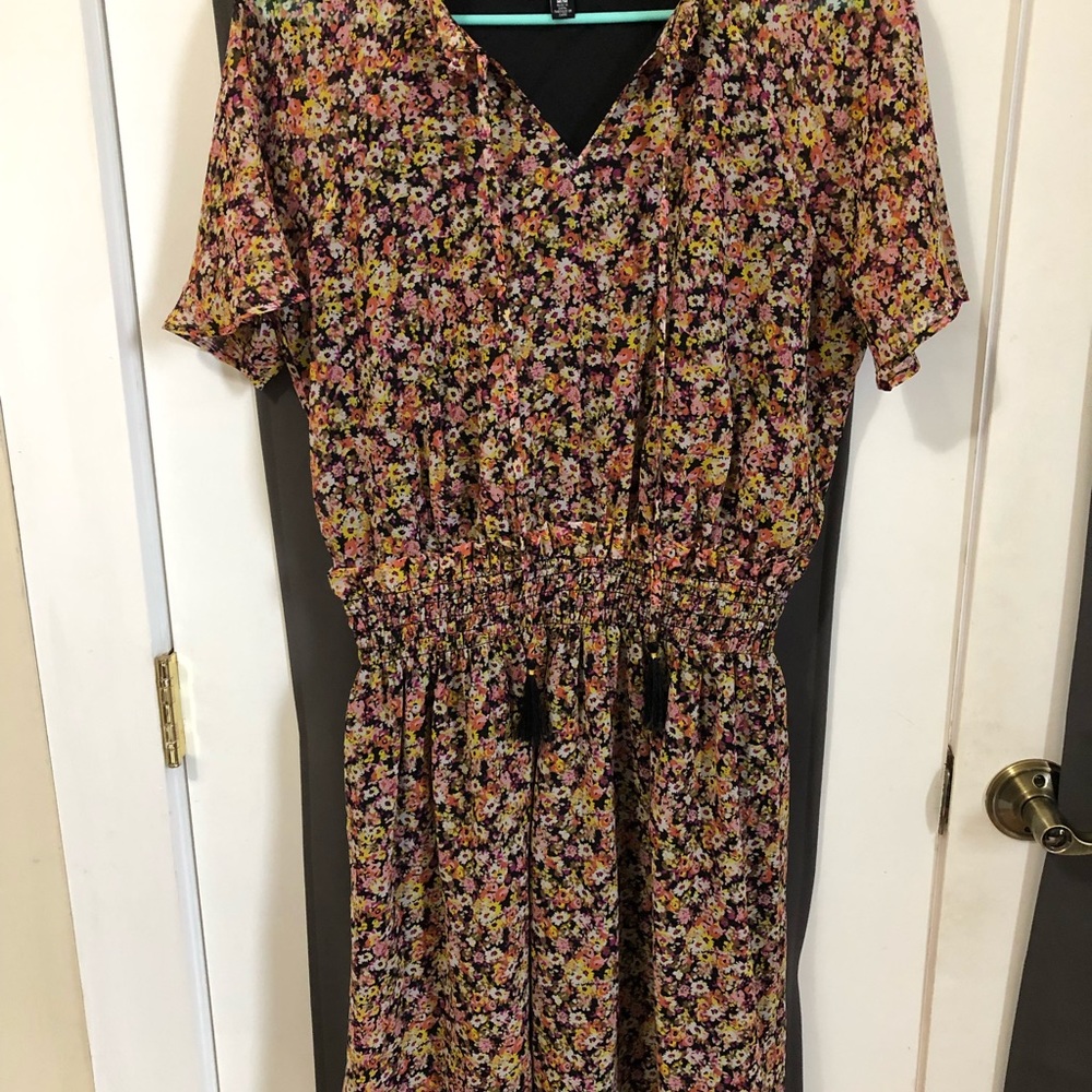 IMNYC knee length dress. Chiffon top with slip underneath, V-neck. Size Medium.